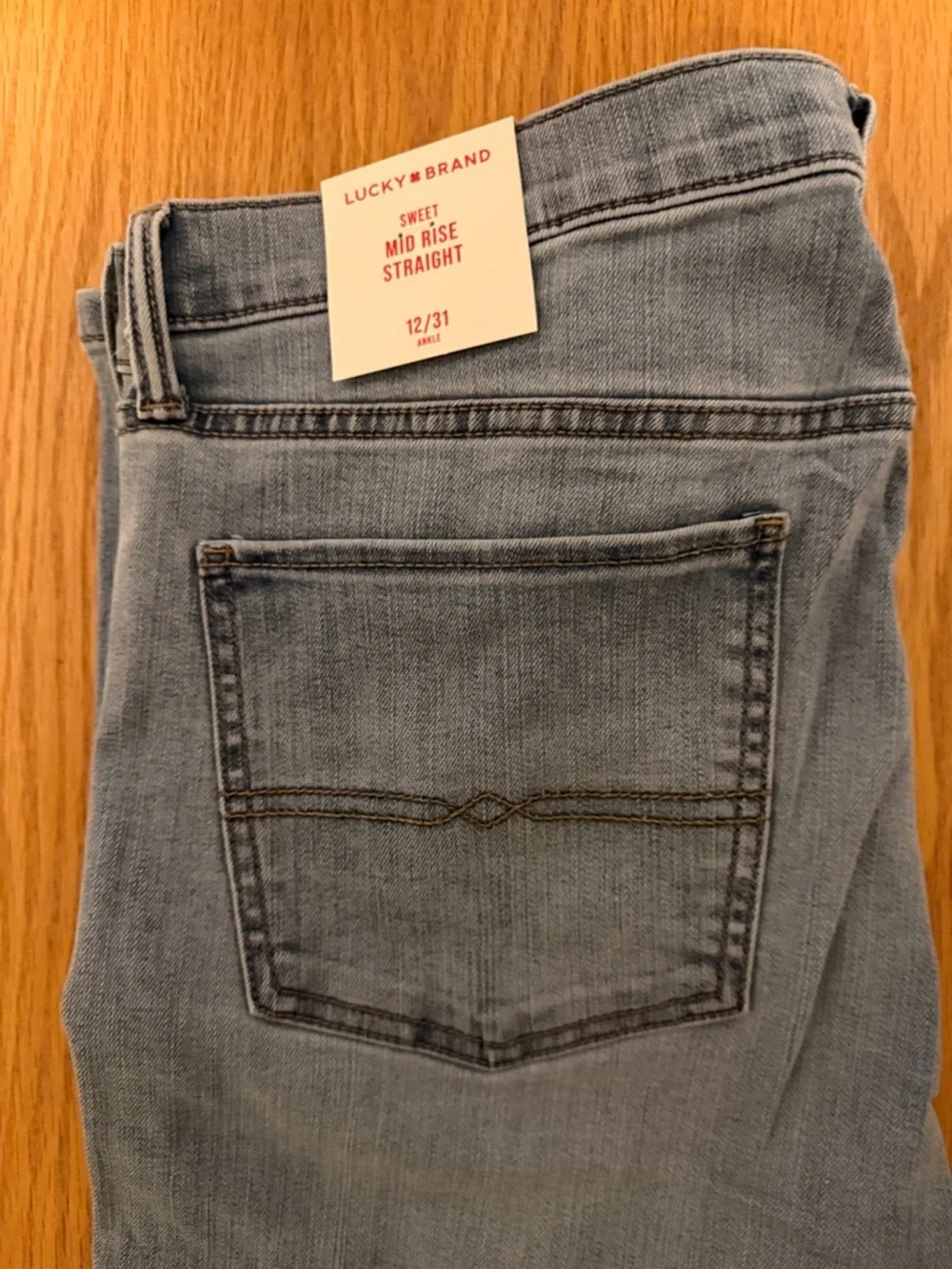 Lucky Brand Light Blue Skinny Jeans with Red Tag - Picture 6 of 7